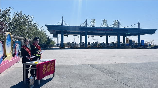 设立咨询台.JPG 设立咨询台.JPG